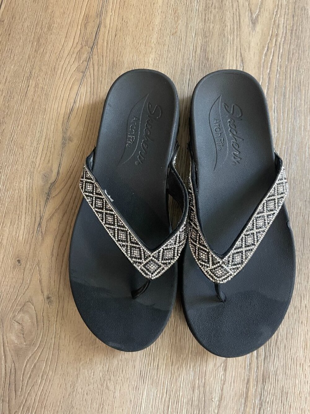 Sketchers Archfit Black Silver Studded Flip Flop Sandals 8.5 Resort